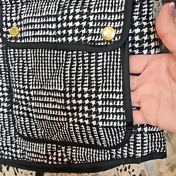 Cambridge Dry Goods Distinctively British Black & White Vest - Picture 4 of 11